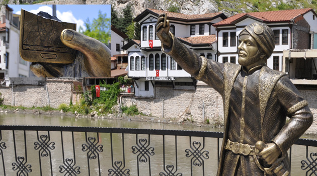 В Турции вандалы разбили статую османского принца 