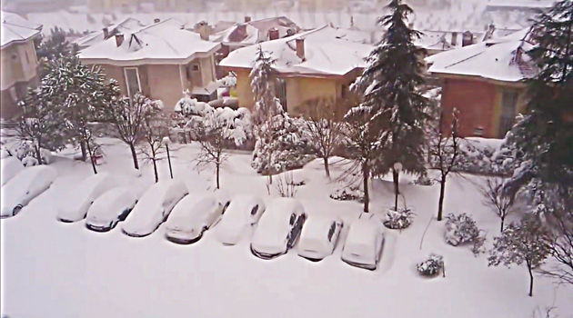 Снегопад парализовал жизнь в Стамбуле