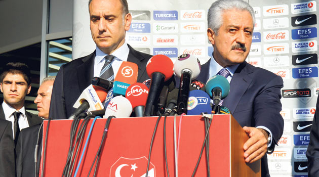Председатель Федерации Футбола Турции ушел в отставку из-за сочувствия к клубу Фенербахче