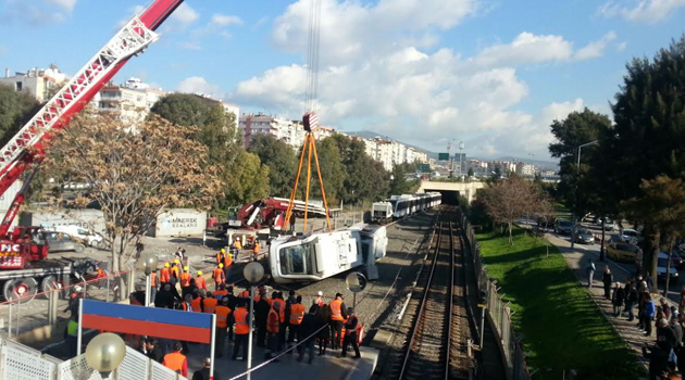В турецком Измире перевернулся поезд метро: 7 раненых