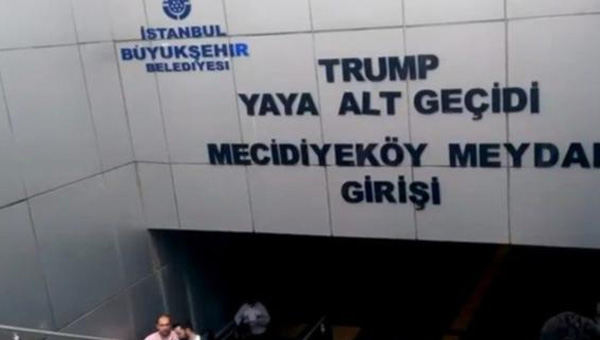 Власти Стамбула демонтировали указатели и вывески с именем Трампа