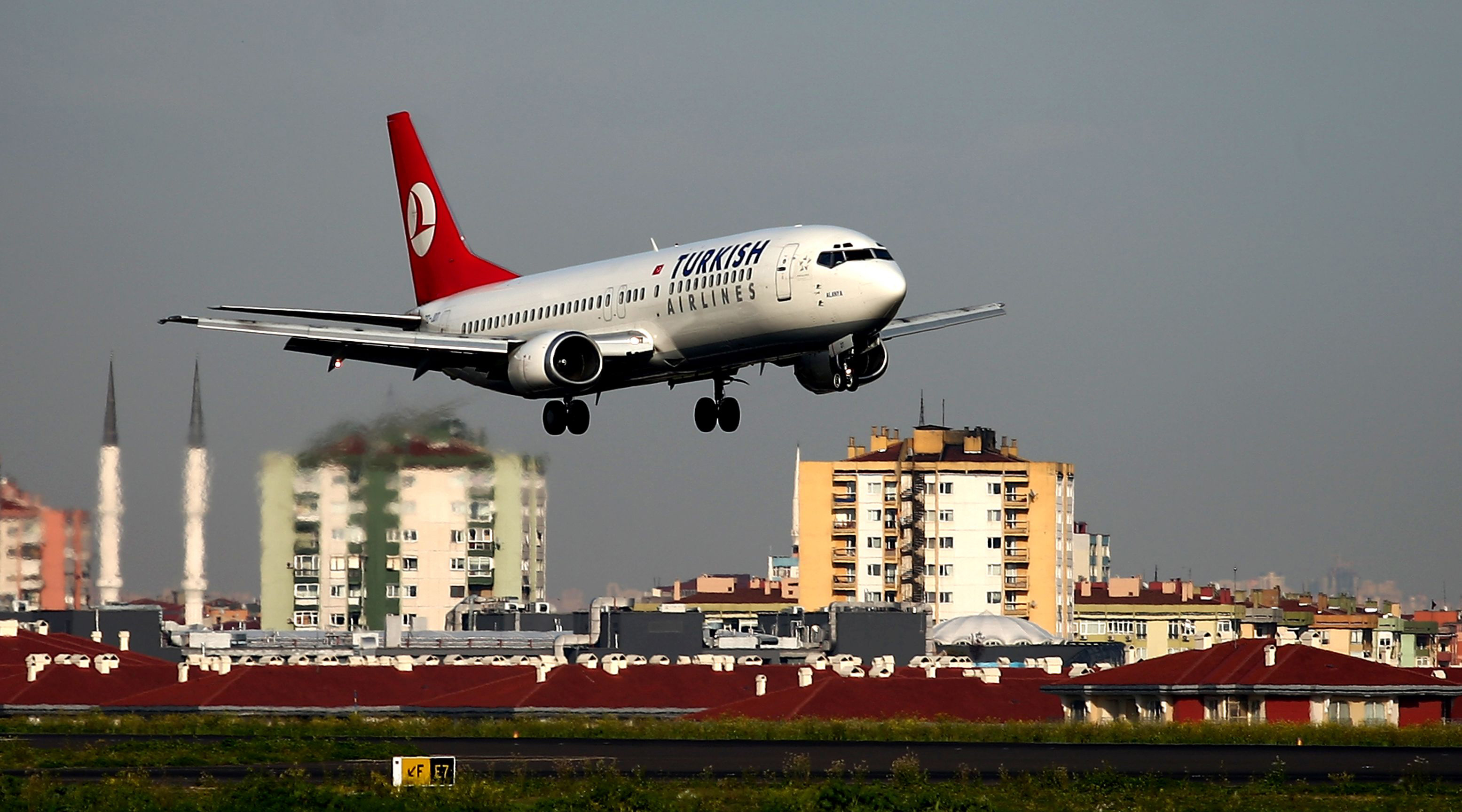 Рейс Turkish Airlines возвращён в Стамбул из-за бесхозного багажа на борту