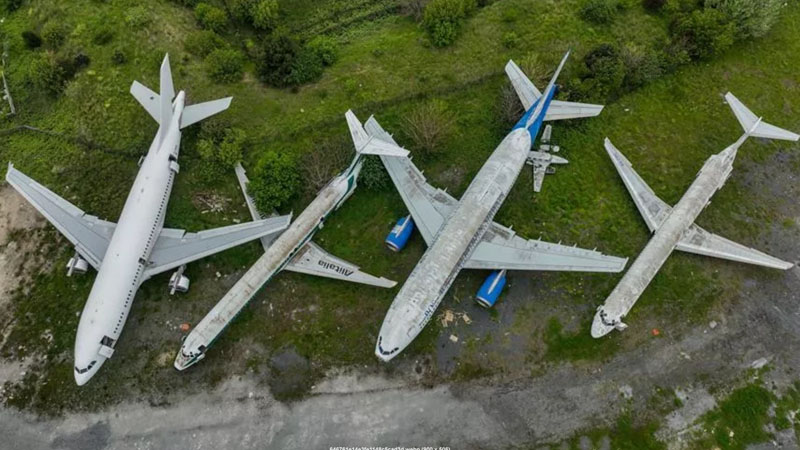Сломанные самолеты в аэропорту Ататюрка выставлены на продажу