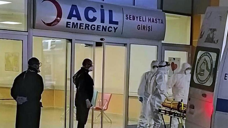 «Турецкие врачи пытаются удержать лавину COVID-19»