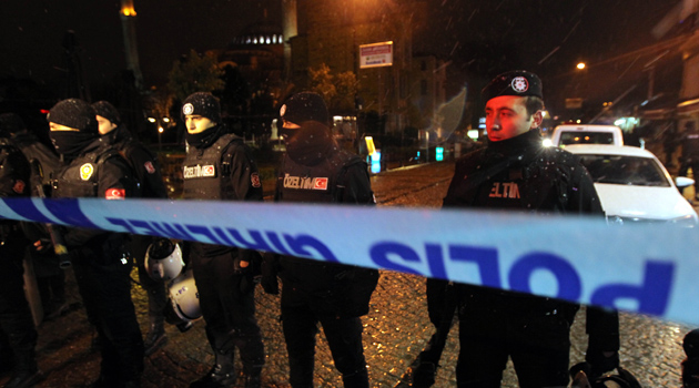 По подозрению в организации теракта в Стамбуле полиция задержала шесть человек 
