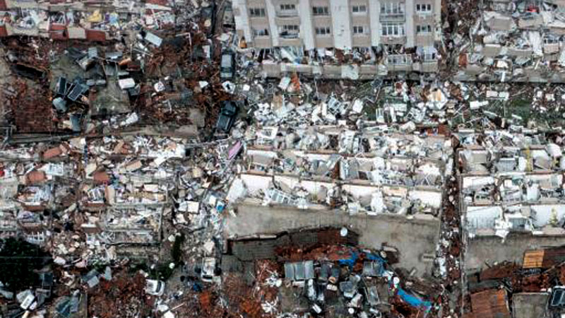 10 февраля: Число погибших в результате землетрясений в Турции составило 18 342
