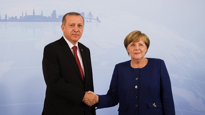 Меркель встретится с Эрдоганом во время его визита в ФРГ
