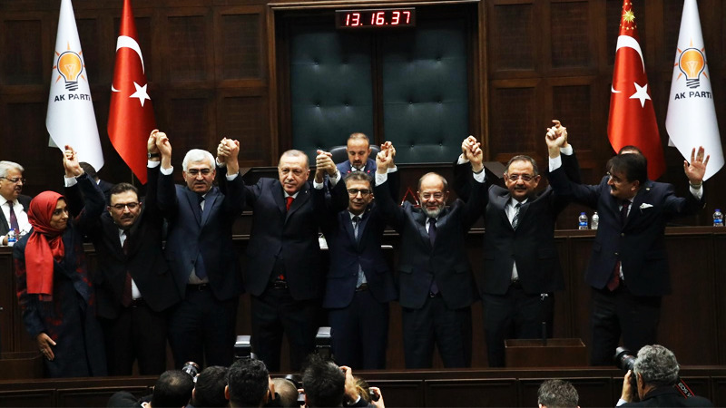 СМИ: В Турции пять оппозиционных и независимых мэров присоединились к правящей ПСР