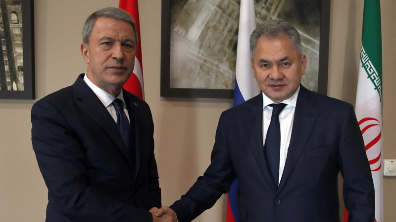 Главы Минобороны РФ и Турции провели переговоры в Сочи