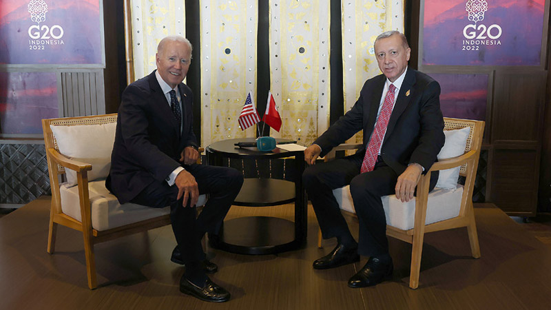 Байден и Эрдоган провели двустороннюю встречу в Индонезии