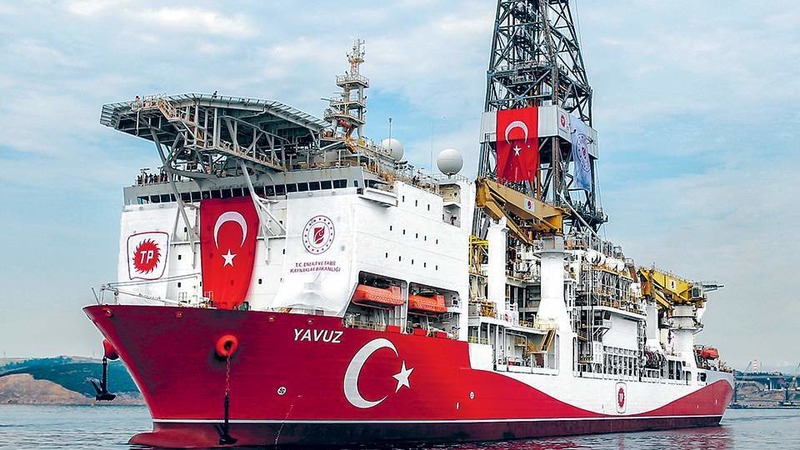 Bloomberg: Турция направляет больше буровых кораблей в воды Восточного Средиземноморья