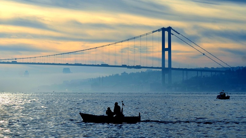 В Турции на фоне продвижения проекта канала Стамбул вырос поток судов через Босфор
