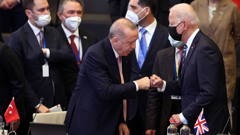 СМИ: Эрдоган тепло приветствовал Байдена, поскольку лидерам предстояли жёсткие переговоры