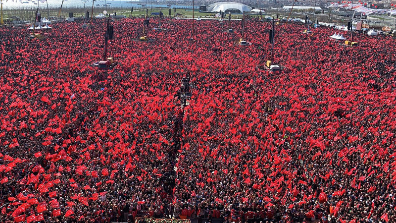 В Стамбуле 1,6 млн человек приняли участие в митинге в поддержку партии Эрдогана