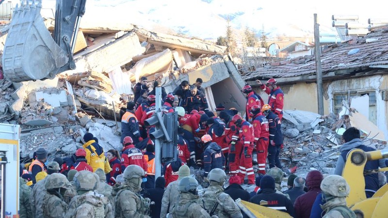 Премьер-министр Греции предложил помощь Турции в связи с землетрясением