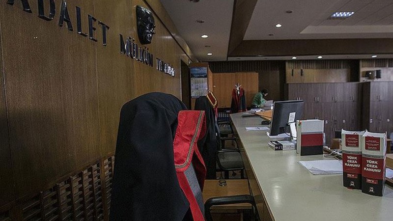 Турецкий суд восстановил уволенную во время ЧП госслужащую, обвиняемую в связях с террористами