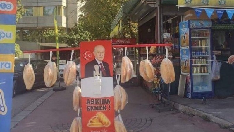 Оппозиция Турции раскритиковала акцию по раздаче хлеба