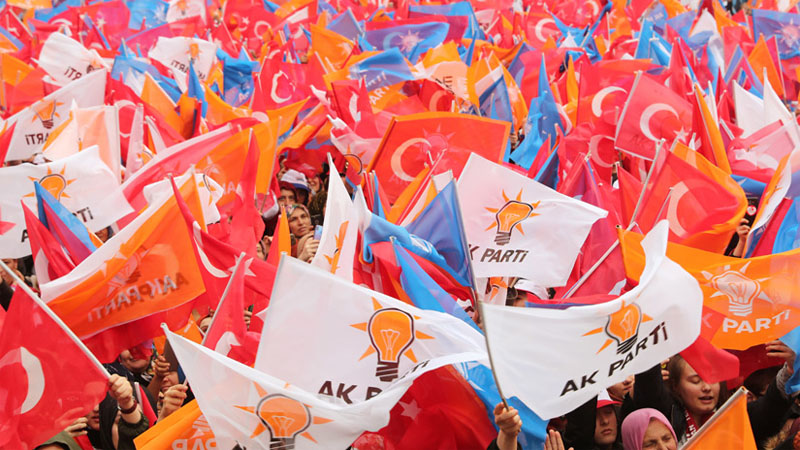 Партия Эрдогана за год потеряла около 800 тыс. членов