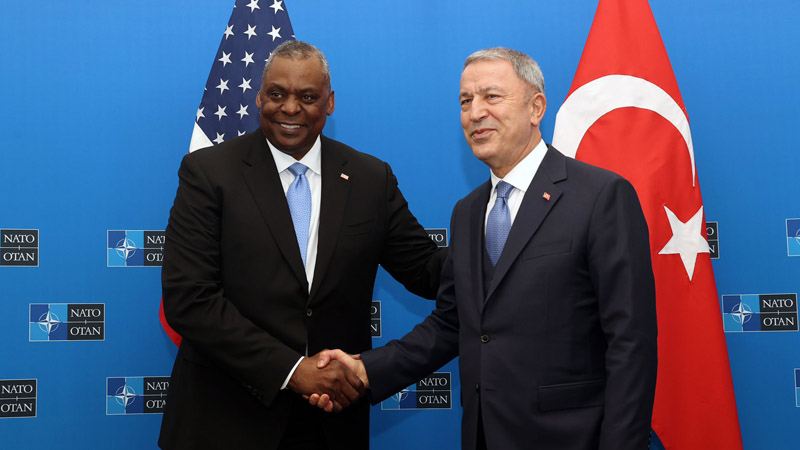 Министры обороны США и Турции обсудили ситуацию вокруг Украины