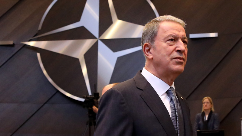 Министр обороны Турции: Анкара не уйдет из Сирии и будет отвечать на любые атаки