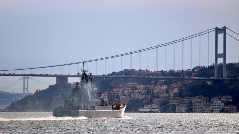 Чавушоглу: Анкара будет следовать Монтрё и не пропустит военные корабли через проливы