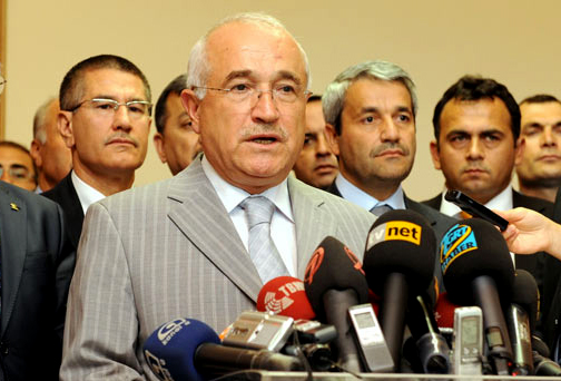Джемиль Чичек избран на пост спикера парламента Турции