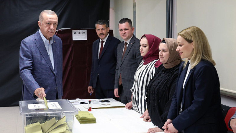 В Турции завершили работу избирательные участки на президентских и парламентских выборах