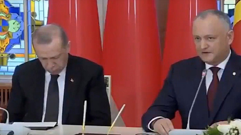 Эрдоган заснул на пресс-конференции в Молдавии
