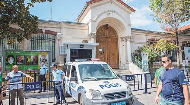 Франция закрыла свое посольство в Турции по соображениям безопасности