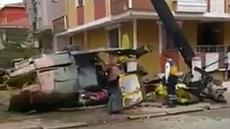 Срочно! В Стамбуле, в районе Санджактепе упал военный вертолёт - Видео