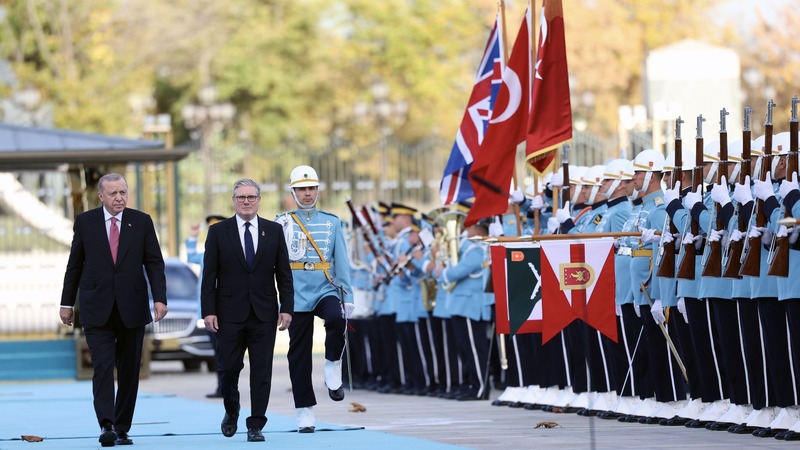 Эрдоган обсудил со Стармером пути урегулирования украинского конфликта