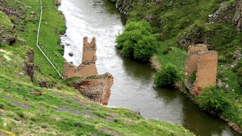 Армения и Турция договорились восстановить исторический мост в Ани