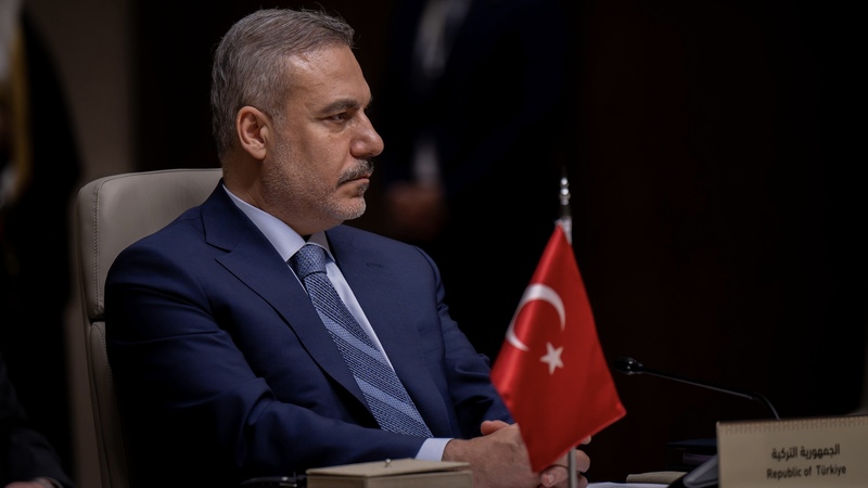 Фидан контактировал с Арагчи во время обстрела Ираном Эр-Рияда