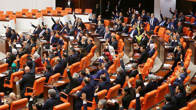 Парламент Турции лишил мандата оппозиционного депутата Джана Аталая