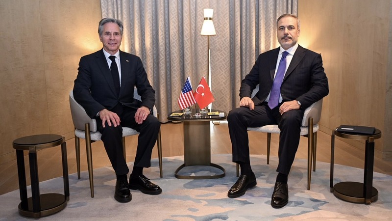 Блинкен заявил главе МИД Турции о недопустимости дальнейшей эскалации на Ближнем Востоке