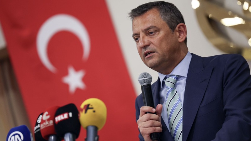 Лидер оппозиции Турции считает возможными досрочные выборы через полтора года