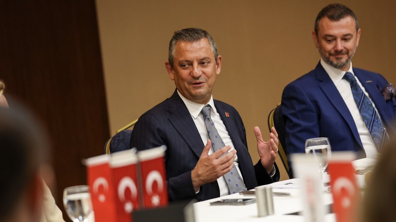 Озель призвал вернуться к парламентской системе правления в Турции