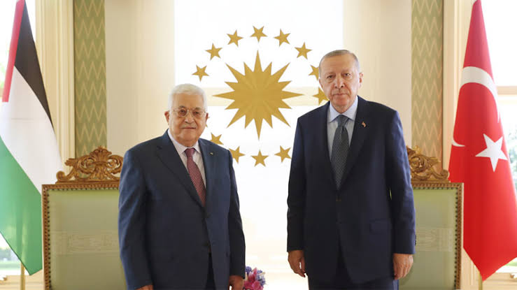Представитель партии Эрдогана: Аббас не смог посетить Турцию из-за проблем со здоровьем