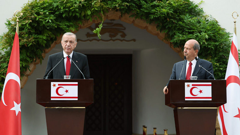 Эрдоган прибыл на север Кипра, это его первая зарубежная поездка после переизбрания