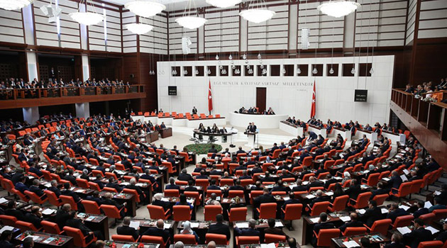 Турецкий парламент утвердил продление режима ЧП