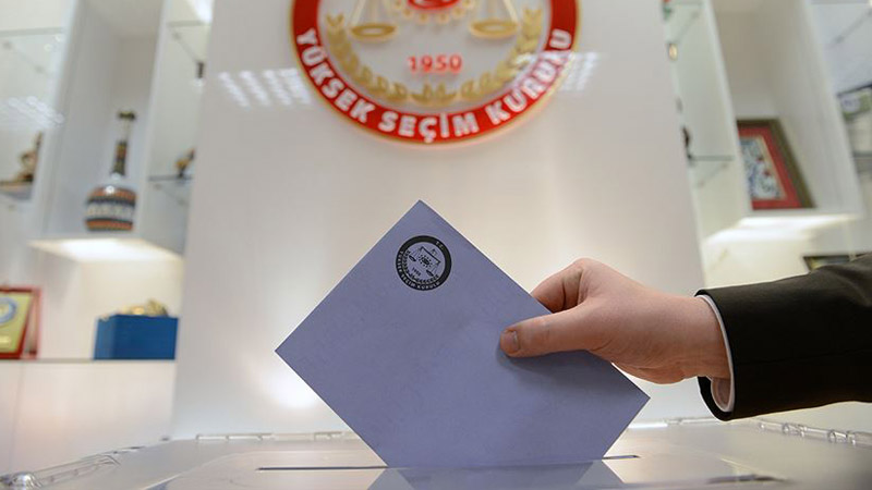 Правящая турецкая партия предлагает провести выборы президента на месяц раньше
