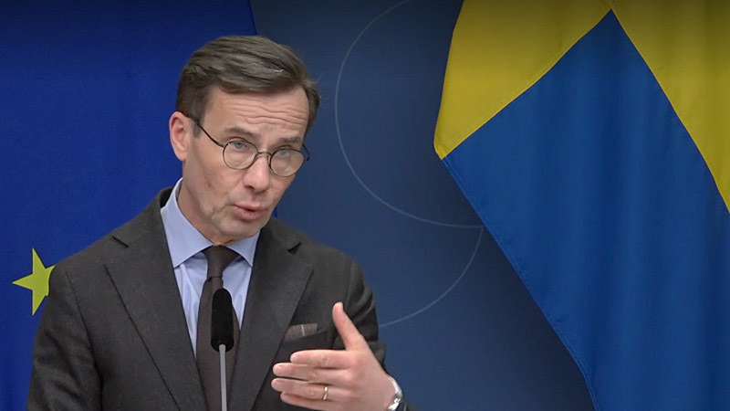 Премьер Швеции назвал сжигание Корана у посольства Турции актом неуважения