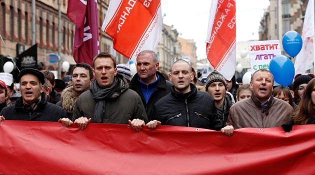 Навальный уходит из оппозиции чтобы поддержать Медведева