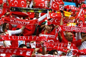 В Турции за хулиганство болельщиков будут сажать в тюрму до 3 лет