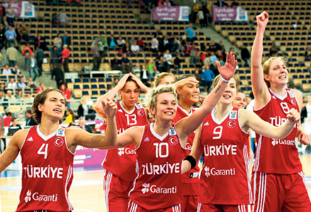 Сборная Турции и России по баскетболу вышли в финал ЧЕ