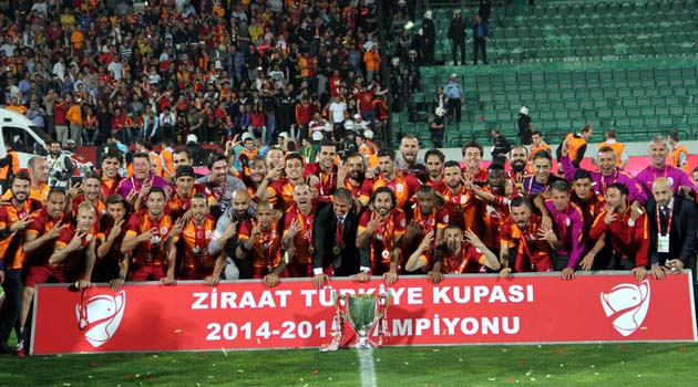 «Галатасарай» обыграл «Бурсаспор» и в 16-й раз завоевал Кубок Турции по футболу