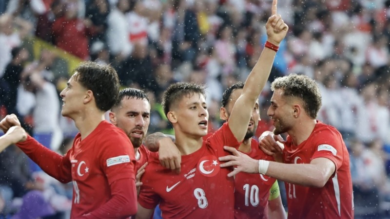 Сборная Турции в первом матче на чемпионате Европы по футболу победила сборную Грузии