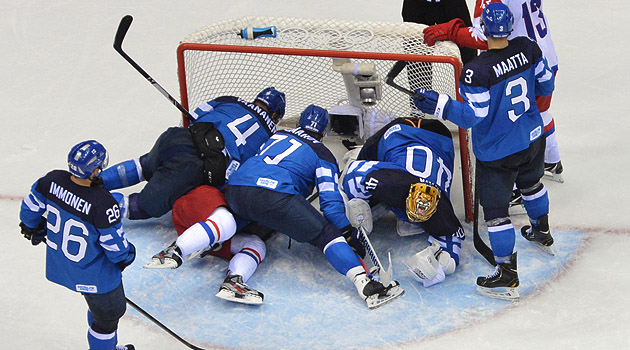 Почему сборная России по хоккею на домашней Олимпиаде проиграла в первом же раунде плей-офф