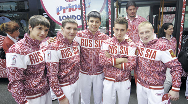 На одежде для олимпийцев появляются красно-белые завитки русских орнаментов