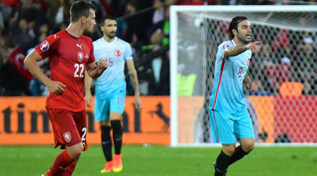 Сборная Турции победила команду Чехии в матче ЧЕ по футболу